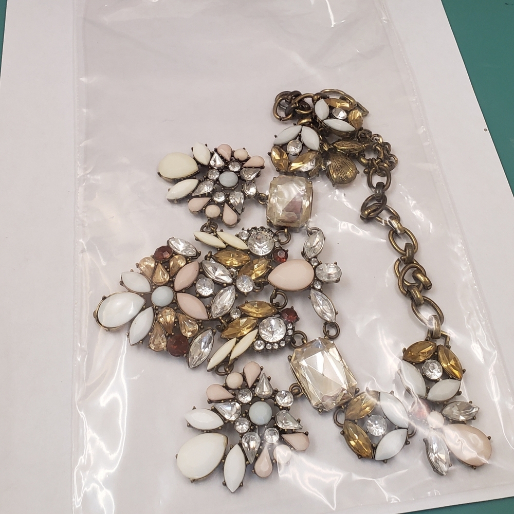 Vintage, luxe glass crystal brass tone jeweled bib statement necklace - Picture 16 of 16